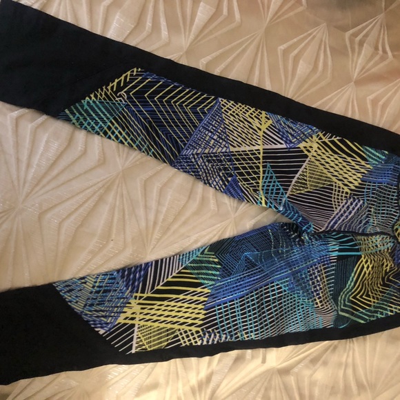 A lot of Workout Gear - 5 Legging-XS & 5 tops size small - EUC - Picture 13 of 15